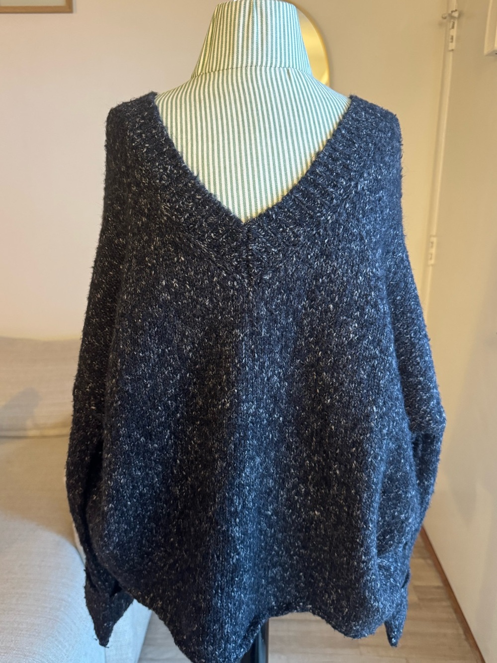 Anthropologie Marled Oversized V-Neck Sweater charcoal/blue Size M